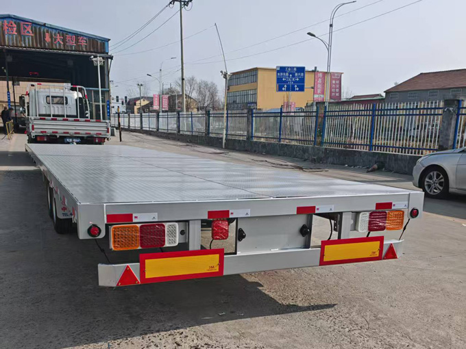 中置轴挂车